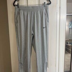 Nike dri-fit running pants. Elastic drawstring waist. Zipper front pockets.